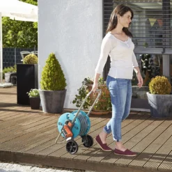 GARDENA AquaRoll S Slangenwagen - Verstelbare Handgreep - Excl. Tuinslang -Goedkope Groene Liefde Winkel 1200x1097 1