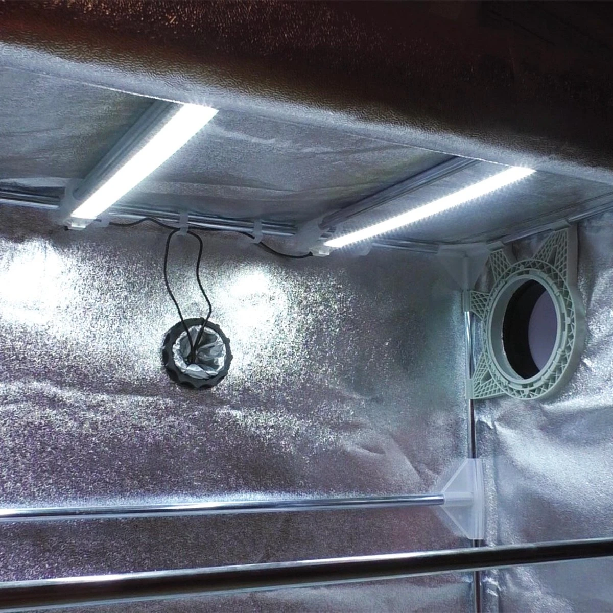 Secret Jardin Cosmorrow LED - 1 X 40 Watt - 90cm - 6500°K Groei - Ledlamp Set Compleet - Groeilamp Wit Licht - Waterdichte Ledverlichting 8 Secret Jardin Cosmorrow LED - 1 X 40 Watt - 90cm - 6500°K Groei - Ledlamp Set Compleet - Groeilamp Wit Licht - Waterdichte Ledverlichting - Afbeelding 6